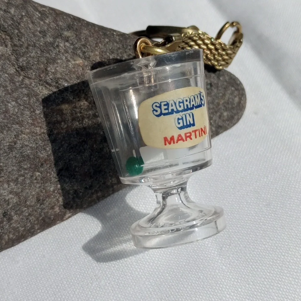 Vintage Seagram's gin martini keychain